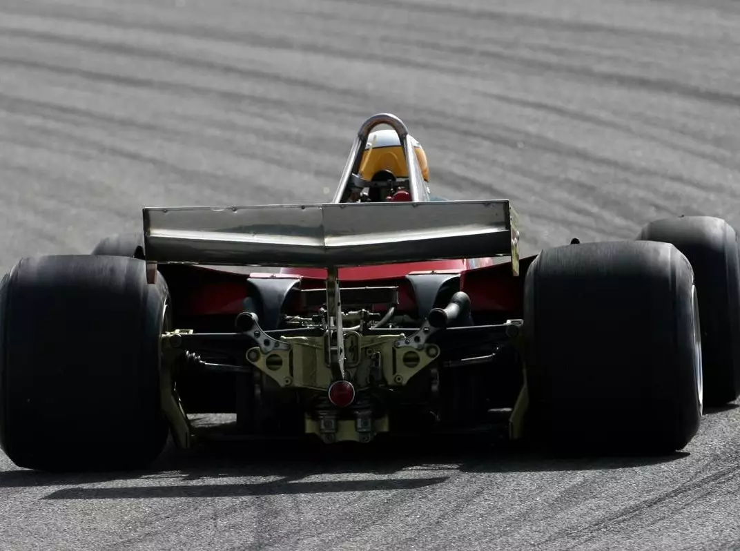 Reifen, 1979 Ferrari, Jody Scheckter Foto zur News: Pirelli an Rückkehr der "Monster-Reifen" interessiert