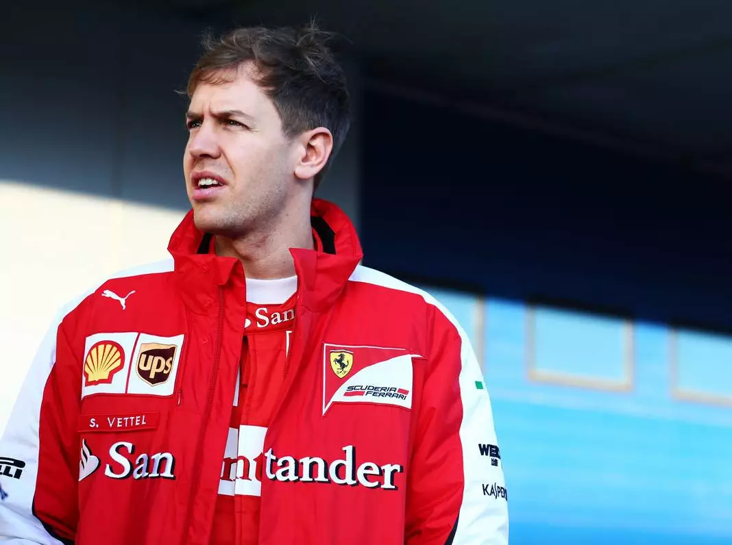 Sebastian Vettel Foto zur News: Sebastian Vettel akribisch: Notizbuch und Ultraleichtschuhe