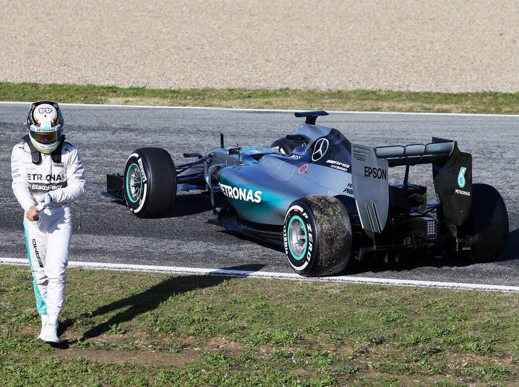 Foto zur News: Formel-1-Weltmeister Hamilton: Der erste Test tut immer weh
