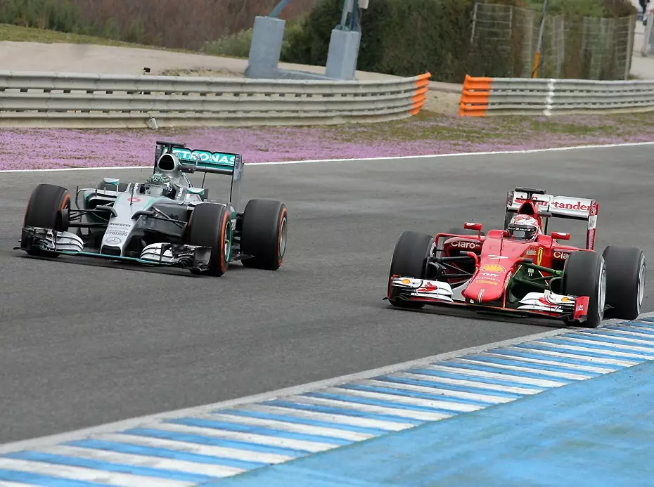 Foto zur News: Mercedes-Fahrer Rosberg: "Ferrari ist schnell"