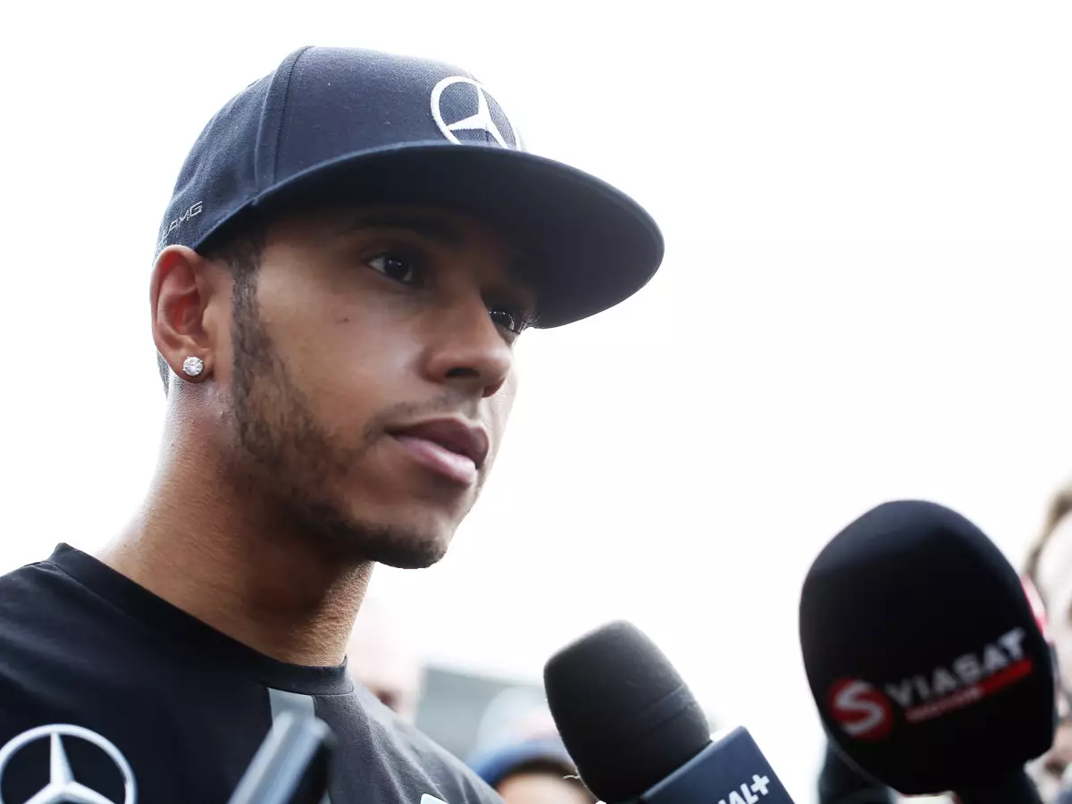 Lewis Hamilton Foto zur News: Ohne Ablenkung: Lewis Hamilton 2015 stärker als je zuvor?