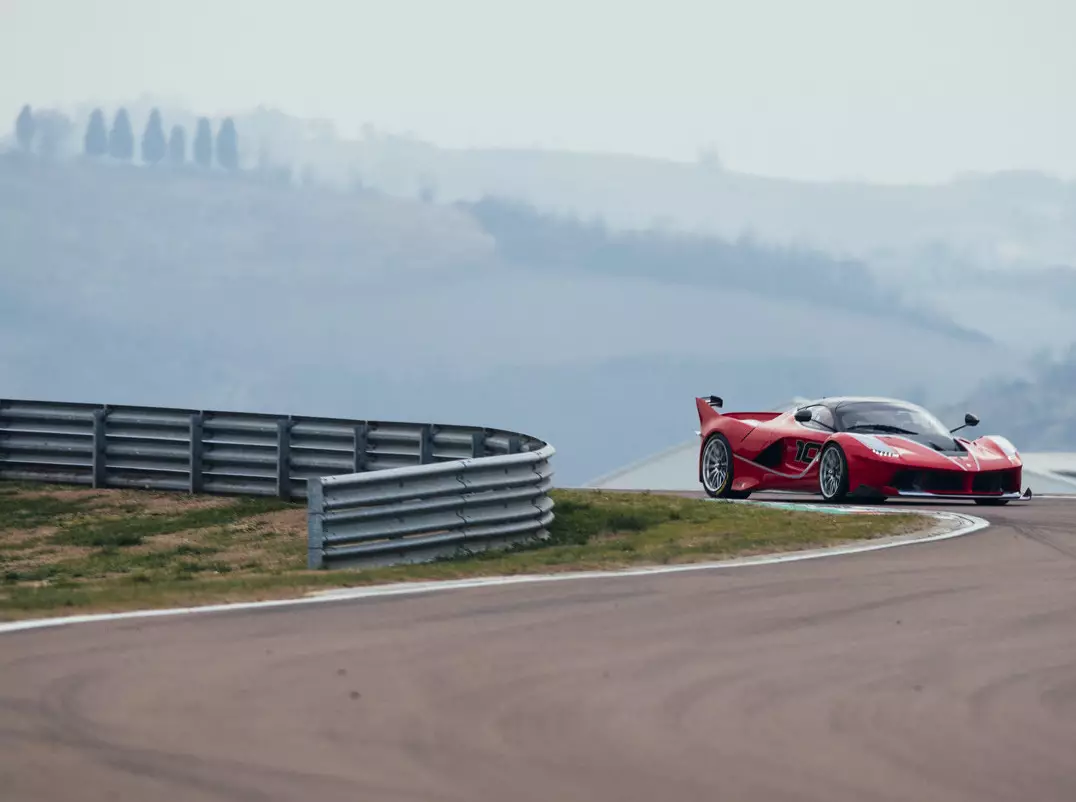 Foto zur News: Nach Testfahrt in Fiorano: Vettel schwärmt vom Ferrari FXX K