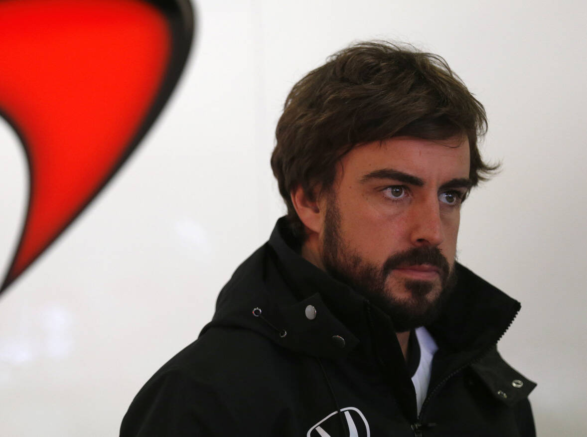 Foto zur News: Fernando Alonso: Melbourne-Start weiter fraglich