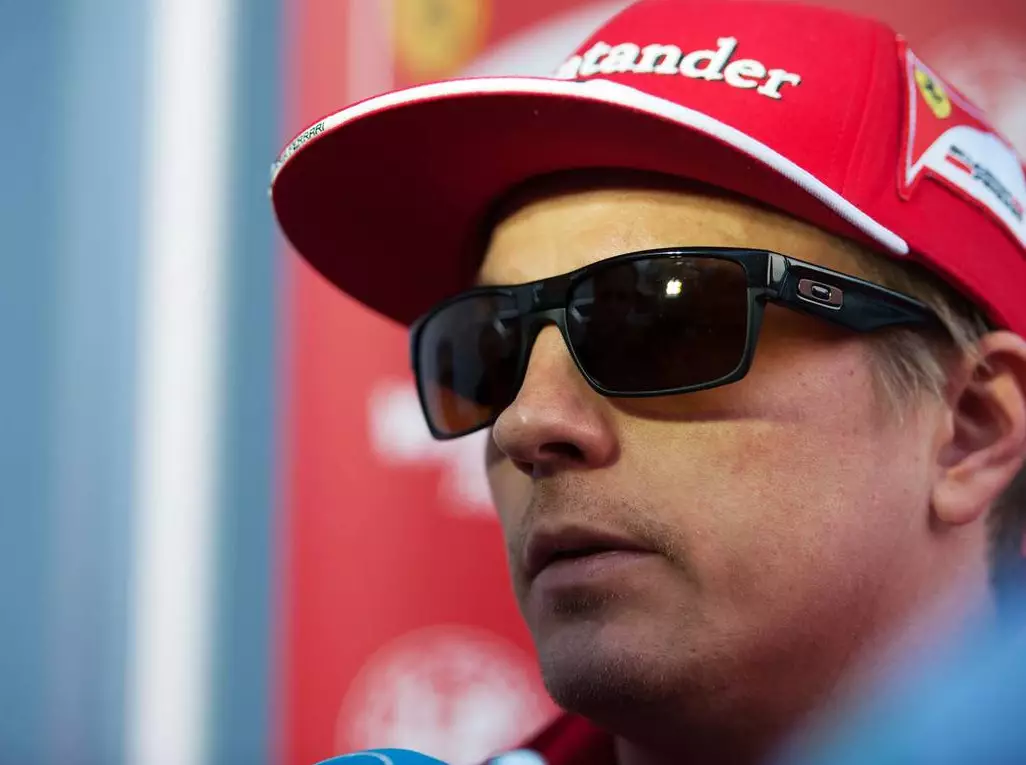Kimi Räikkönen Foto zur News: "Seltsamer" Kimi Räikkönen: Und plötzlich will er knuddeln...