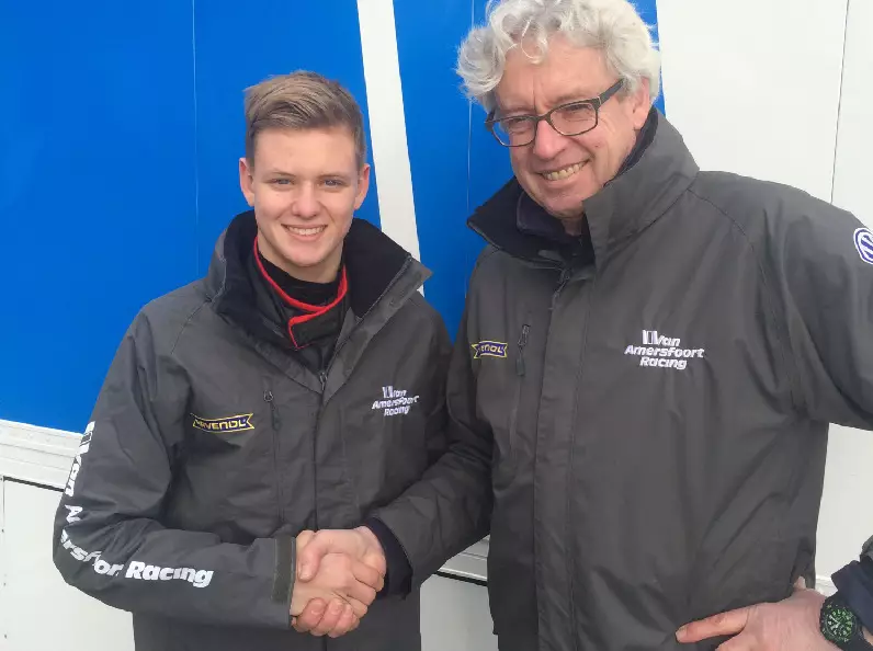 Mick Schumacher Foto zur News: Sebastian Vettel: "Gewisser Kontakt" zu Mick Schumacher