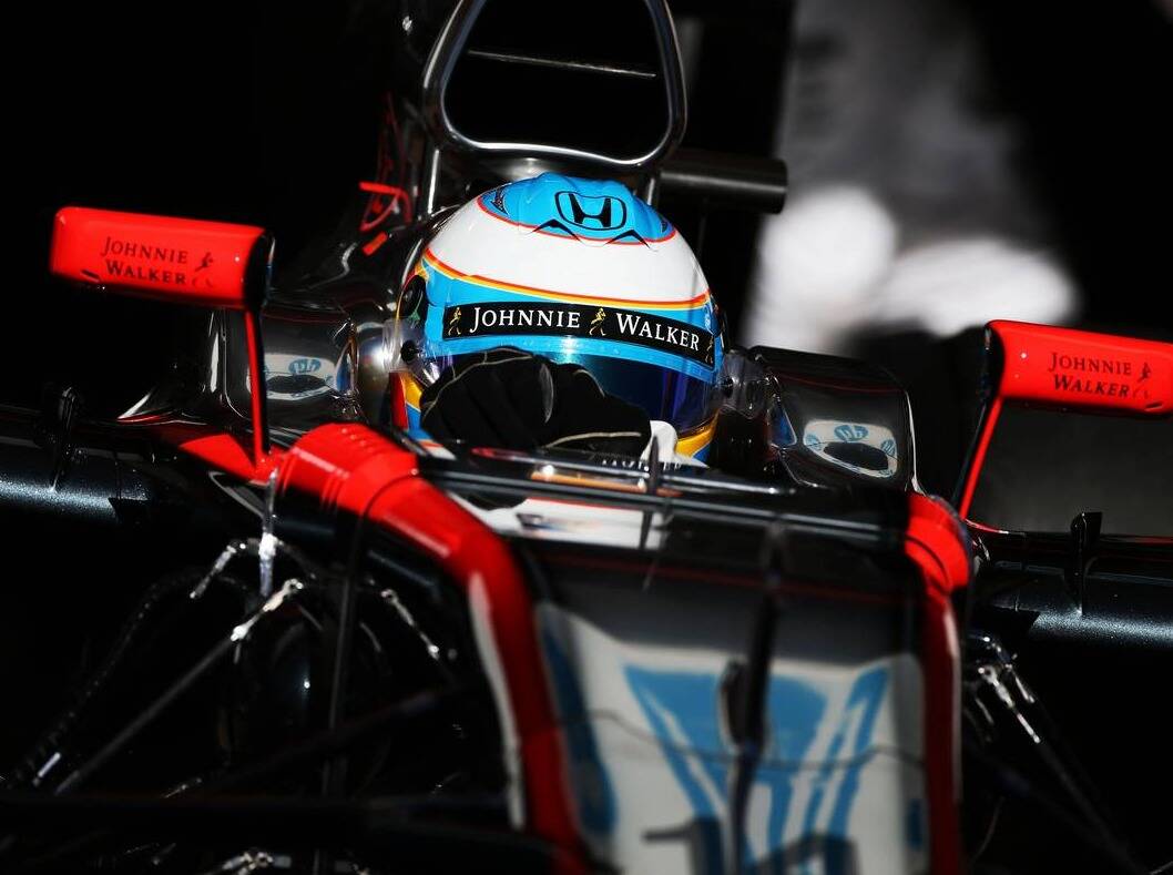 Foto zur News: Rätselraten um Alonso: War es ein gesundheitliches Problem?