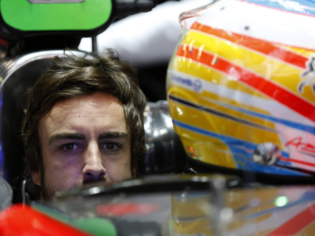 Foto zur News: Fernando Alonso: Entscheidung über Einsatz am Sonntag?