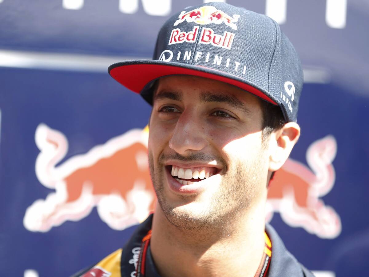 Foto zur News: Ricciardo #AND# Kwjat trainieren für Hitze von Sepang