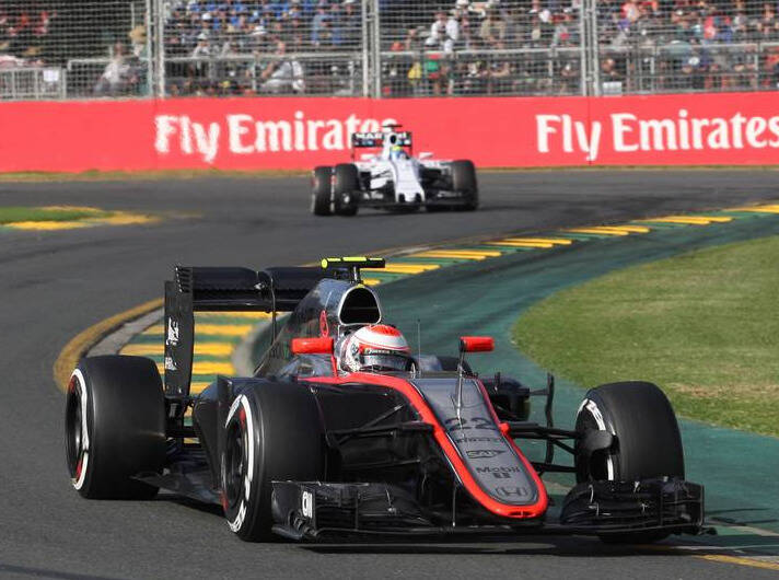 Foto zur News: Hoffnung für McLaren-Honda: MP4-30 in den Kurven ein Ass?