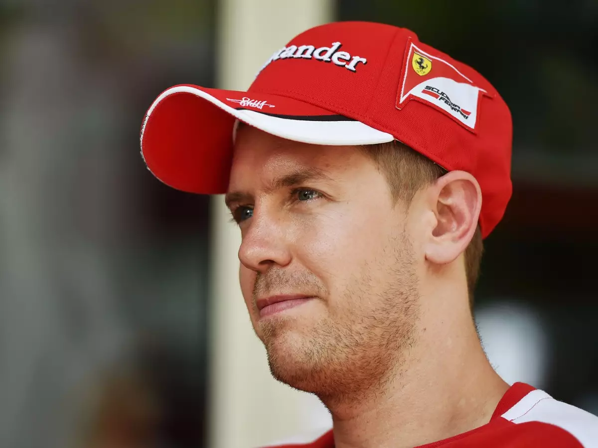 Sebastian Vettel Foto zur News: Sebastian Vettel: "Ziel muss sein, Mercedes zu schlagen"