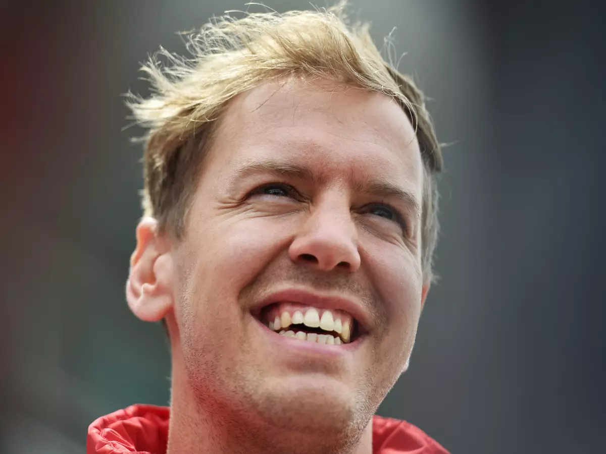 Sebastian Vettel Foto zur News: Vettel amüsiert über Ecclestone-Schelte: "Bernie bei Twitter!?"