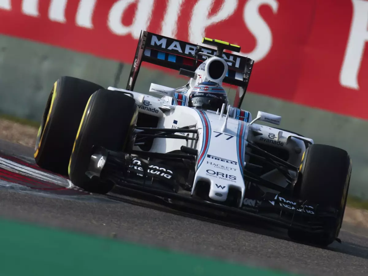 Foto zur News: Probleme im Qualifying: Valtteri Bottas kocht die Hinterreifen