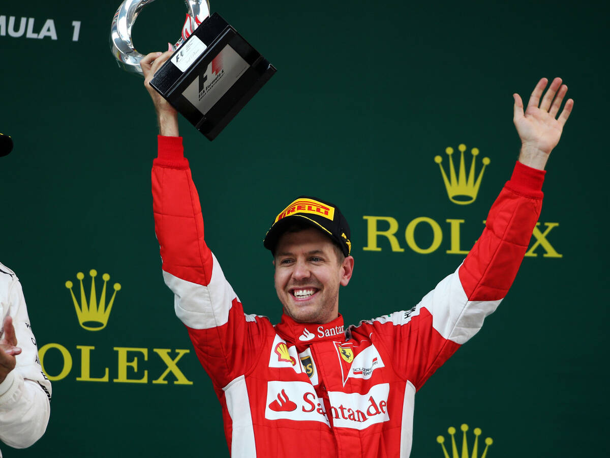 Foto zur News: Gegenwart von Edwin Moses: Sebastian Vettel fühlt sich klein