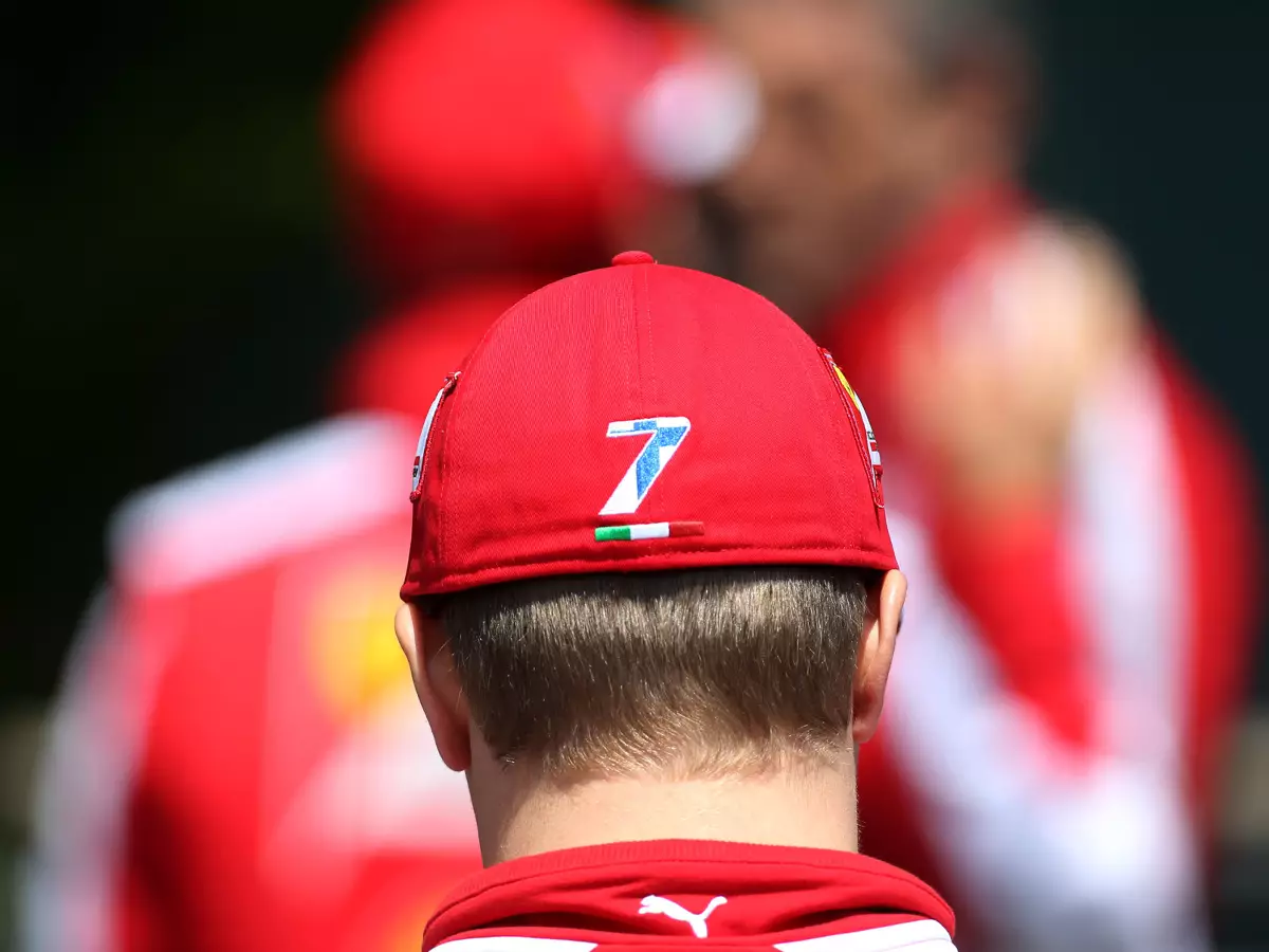 Kimi Räikkönen Foto zur News: Arrivabene: Kimi Räikkönen keine Nummer zwei bei Ferrari