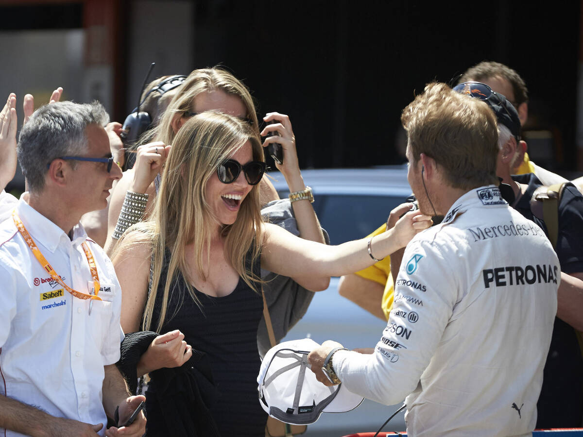 Foto zur News: Doppelter Glücksbringer Vivian Rosberg freut sich für Nico