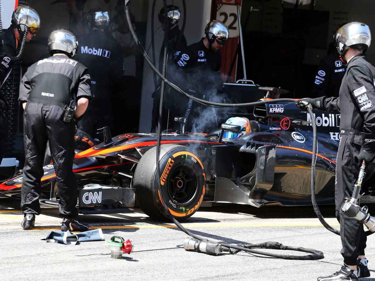 Foto zur News: Ziel verfehlt: McLaren findet Abreißvisier in Alonsos Bremsen