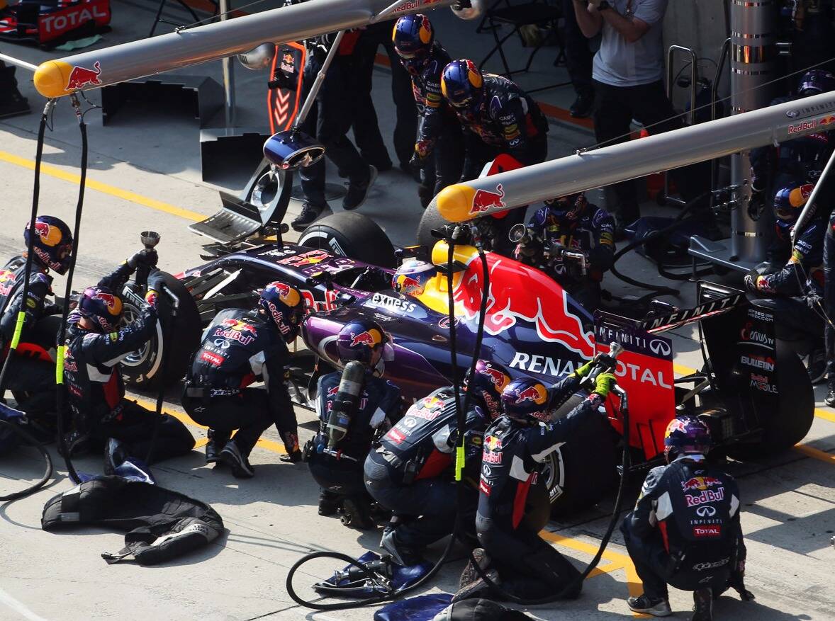 Foto zur News: Verpatzte Boxenstopps: Red Bull geht jetzt auf Nummer sicher