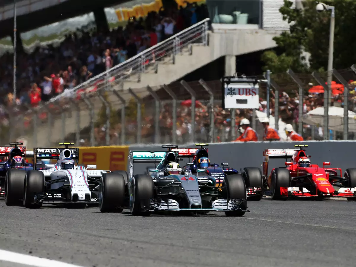 Lewis Hamilton Foto zur News: Schnellere Formel 1: Ideen der Strategiegruppe werden begrüßt