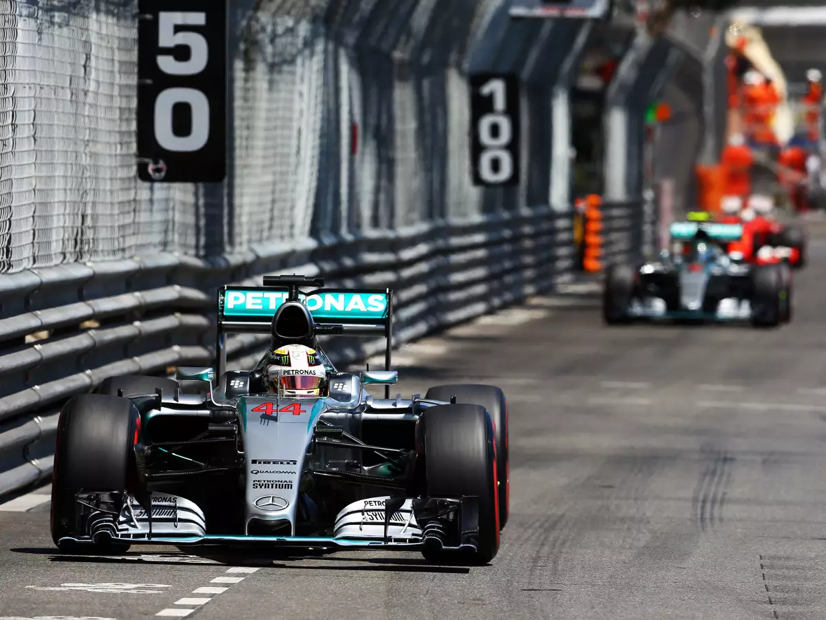 Foto zur News: Boxenfunk in Monaco: Lewis Hamilton wollte Reifen wechseln