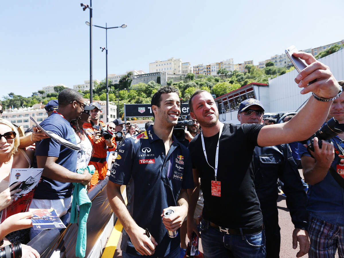 Foto zur News: Ricciardo beantwortet Fan-Fragen: "Racing durch DRS besser"