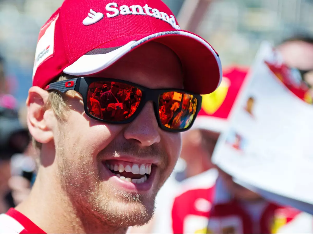 Sebastian Vettel Foto zur News: Sebastian Vettel: "Mercedes bleibt sicherlich der Favorit"