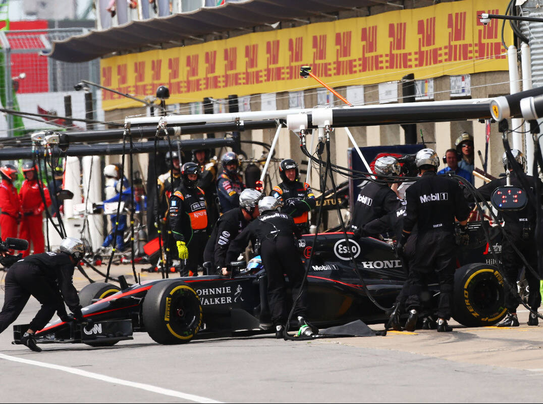 Foto zur News: McLaren-Honda enttäuscht: Kein Tempo, keine Zielankunft