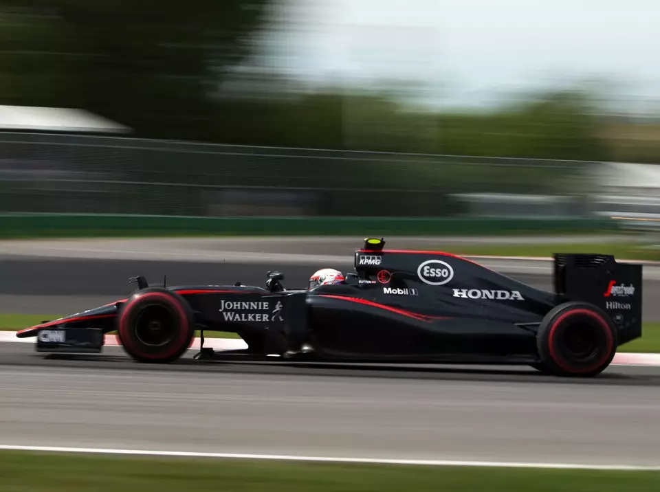 Jenson Button Foto zur News: Schon am Limit: Antriebsstrafen werden zum Strategiespiel