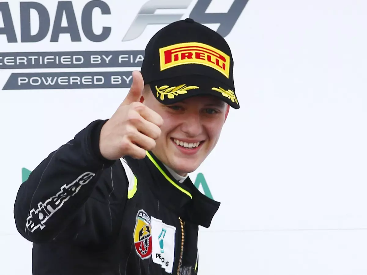 Mick Schumacher Foto zur News: Mick Schumacher ganz der Vater: "Fantastischer junger Mann"
