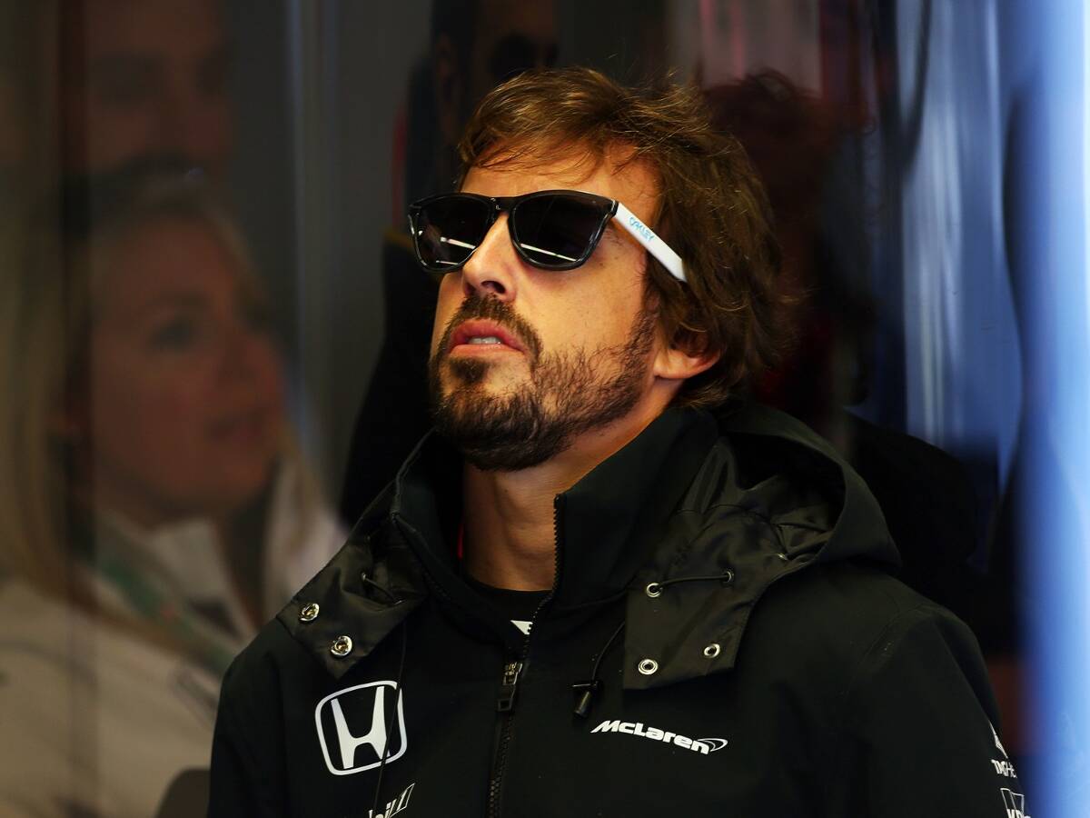 Foto zur News: Fernando Alonso: "Sollten uns auf 2016 konzentrieren"