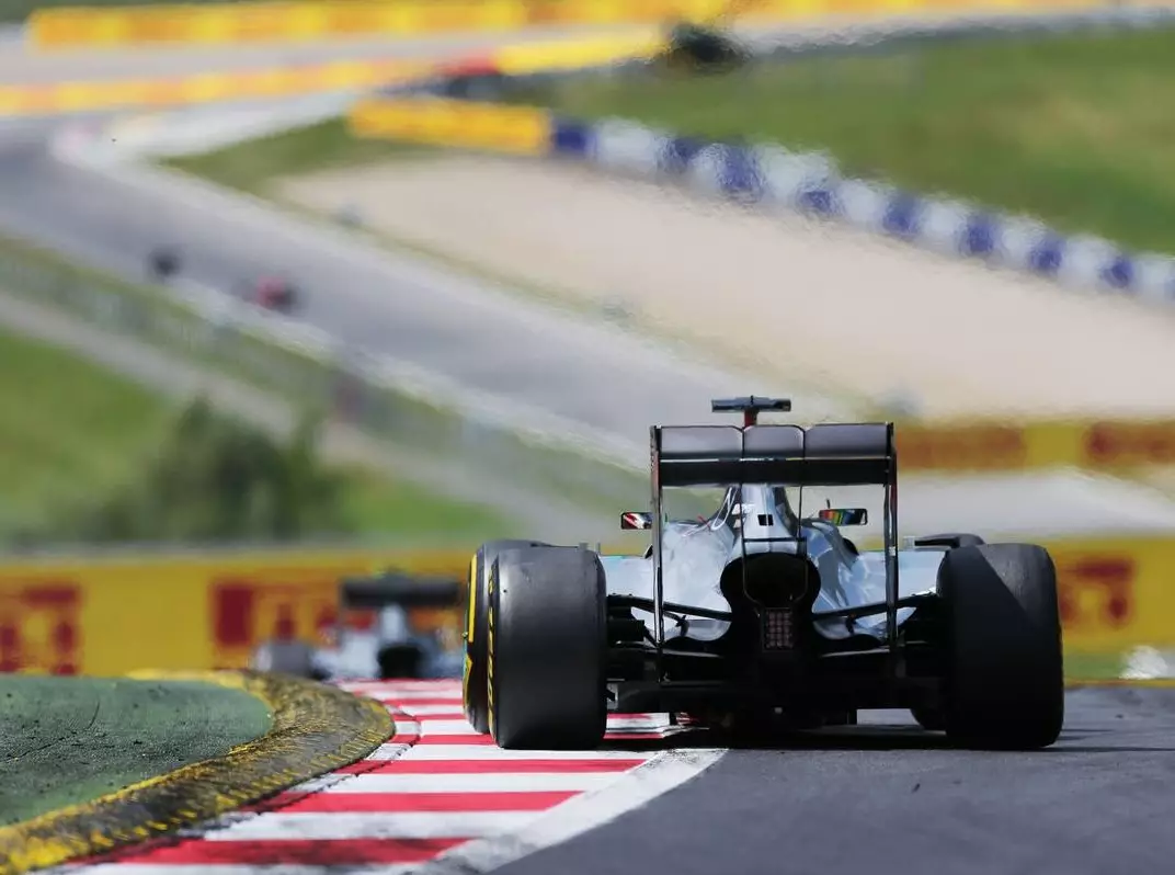 Lewis Hamilton Foto zur News: Spielberg: Mercedes rechnet mit "schwieriger Prüfung"