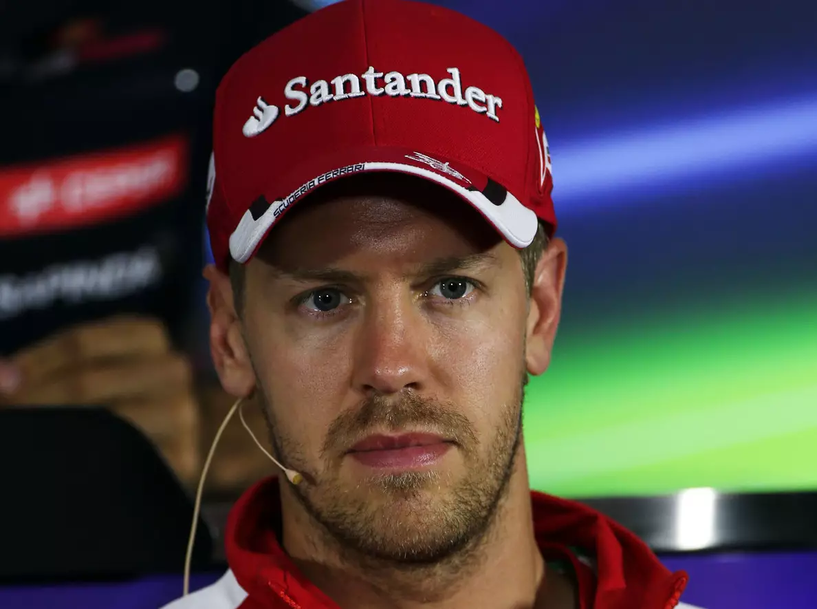 Foto zur News: Vettel rechnet nicht mit Sieg: "Mercedes müsste straucheln"
