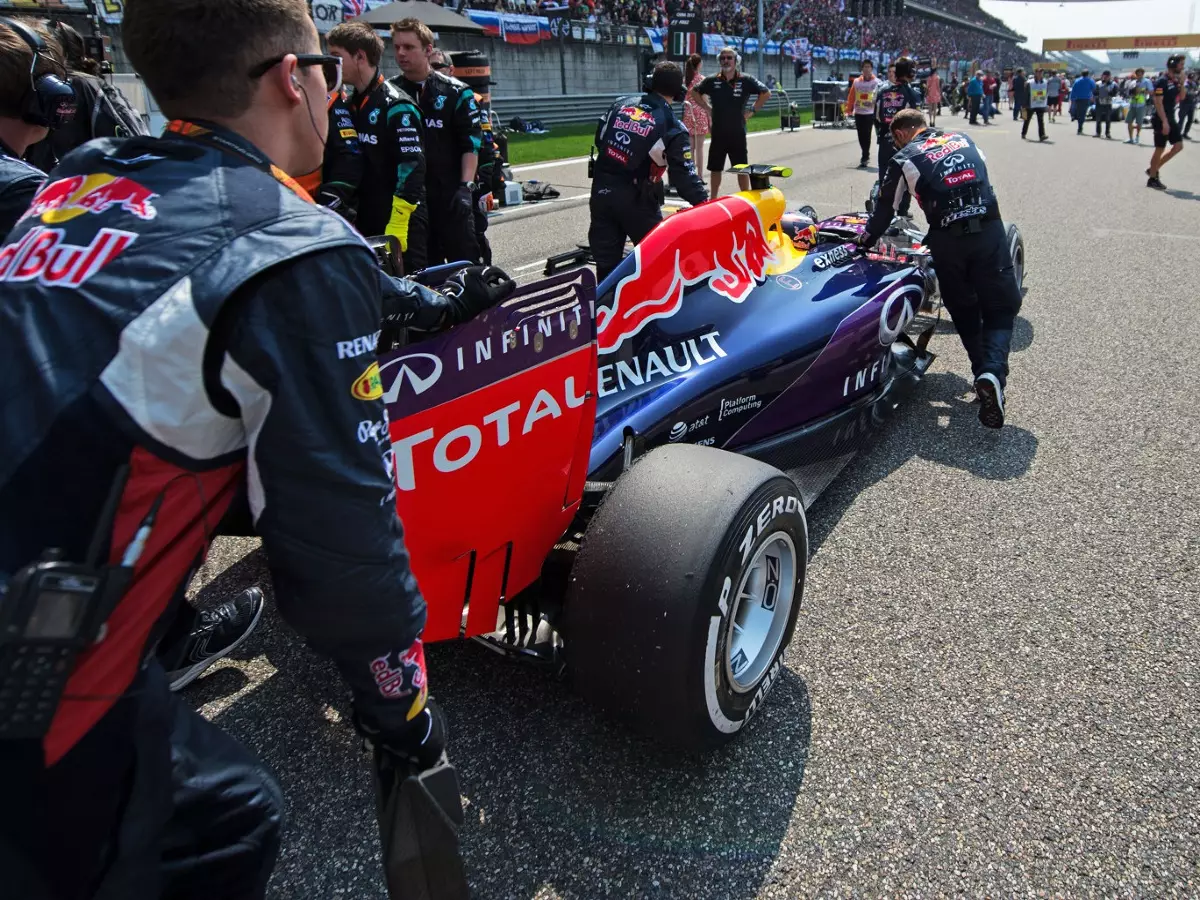 Foto zur News: Red Bull bestätigt: Motorenstrafen bei Ricciardo und Kwjat