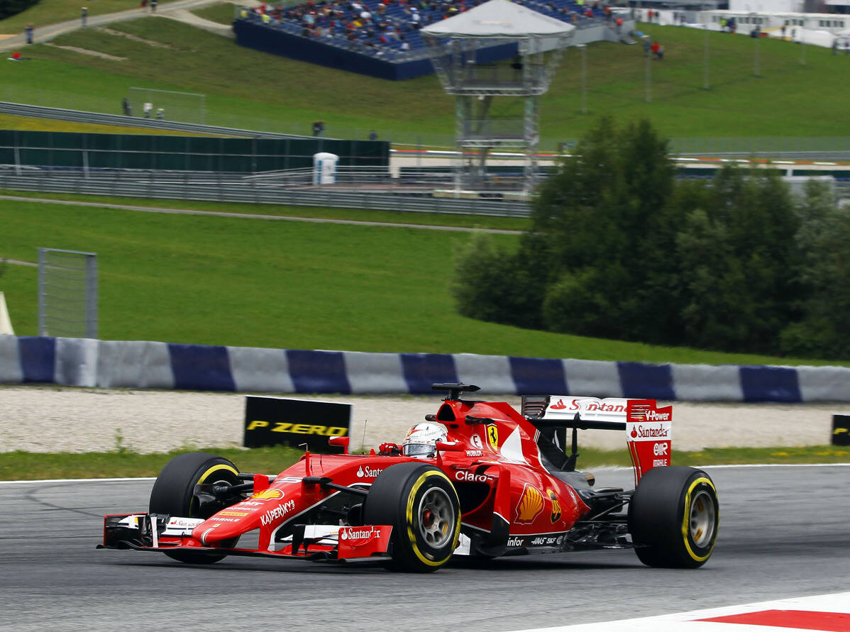 Foto zur News: Formel 1 Österreich 2015: Vettel mit Bestzeit vor dem Regen