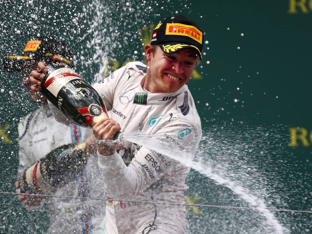 Foto zur News: Formel 1 Österreich 2015: Rosberg schlägt Hamilton beim Start