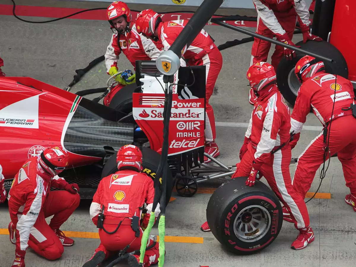 Foto zur News: Ferrari-Pannen kosten Sebastian Vettel bessere Ergebnisse