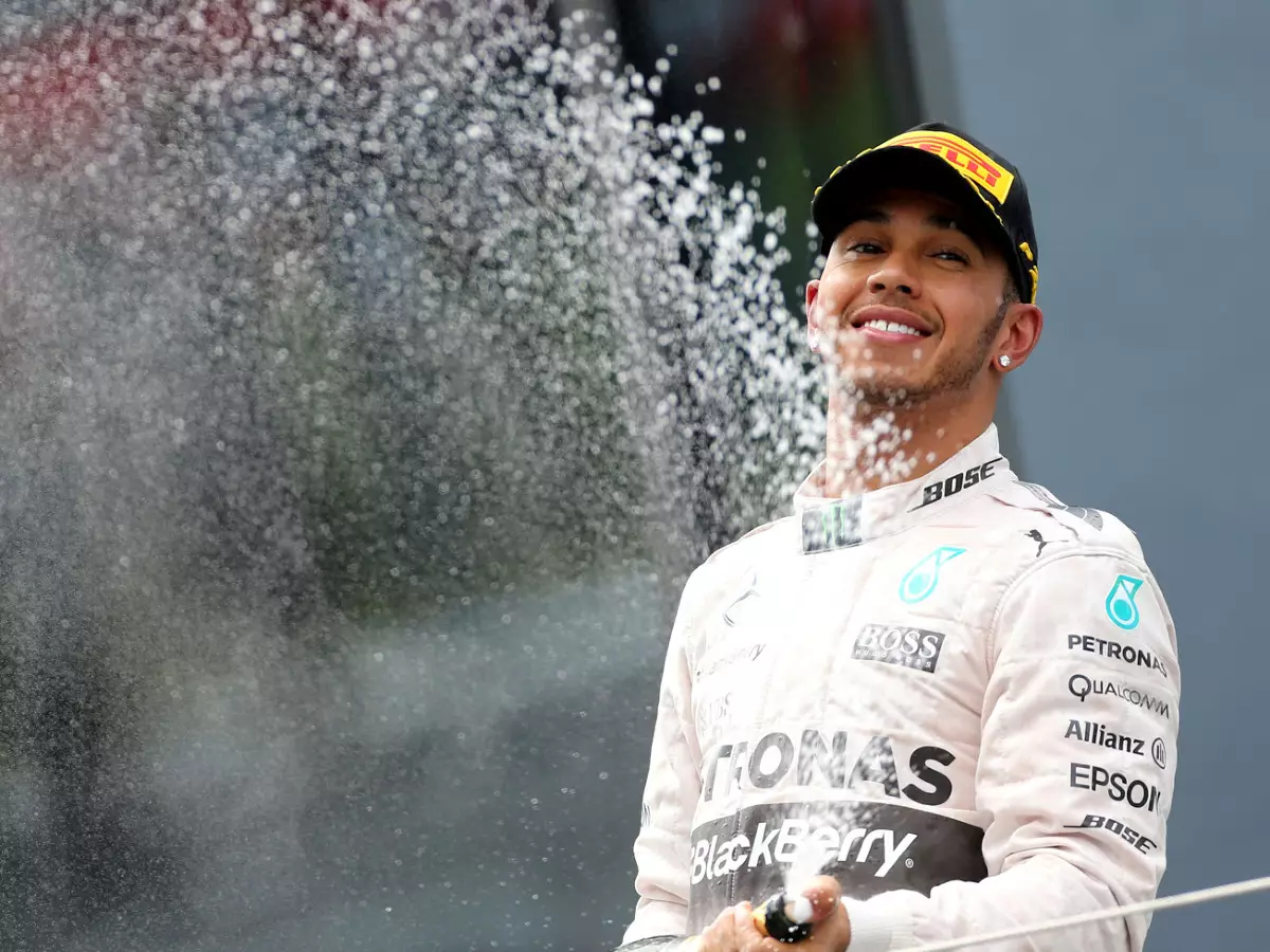 Lewis Hamilton Foto zur News: Lewis Hamiltons einziges Formel-1-Ziel: Drei Titel wie Senna!