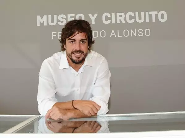 Foto zur News: Fernando Alonso eröffnet eigenes Museum samt Kartbahn