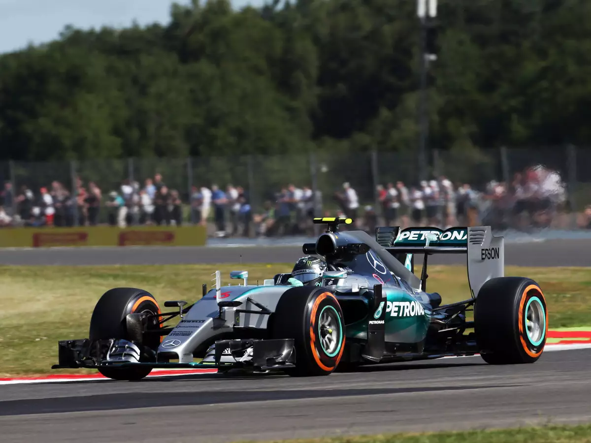 Foto zur News: Formel 1 Silverstone 2015: Rosberg trotz Defekt Schnellster