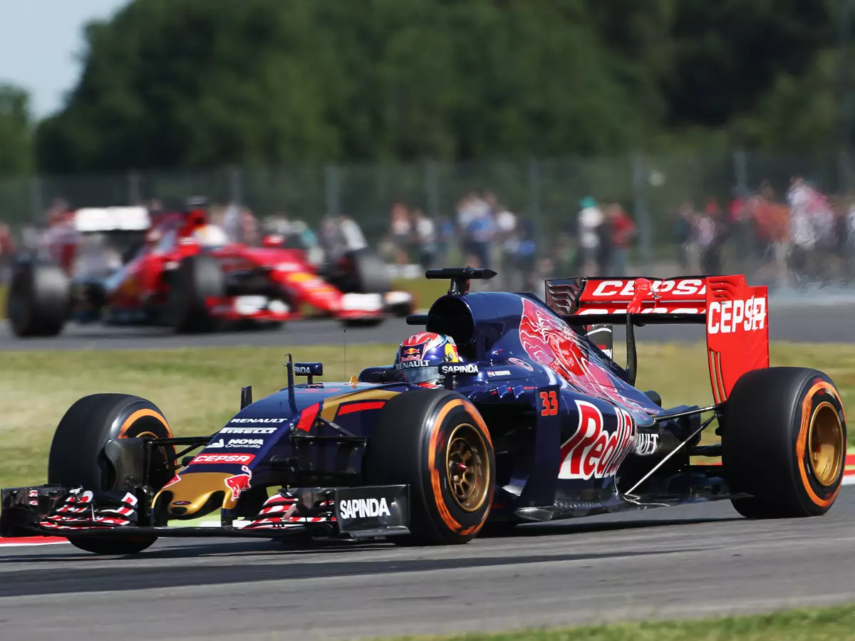 Max Verstappen, Sebastian Vettel Foto zur News: Toro Rosso überrascht mit bärenstarken Longruns