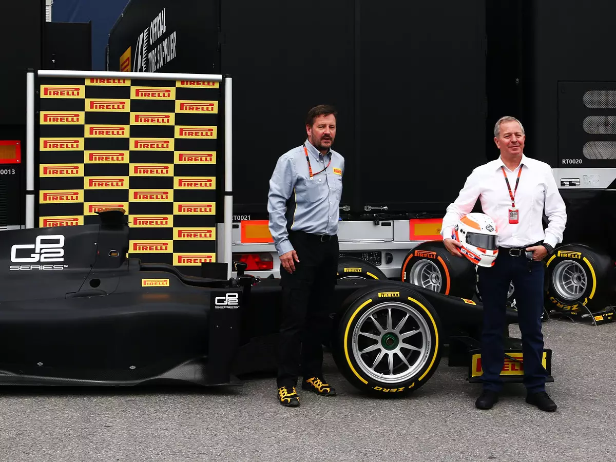 Paul Hembery, Martin Brundle und ein GP2-Bolide mit 18-Zoll-Rädern Foto zur News: Zukunft der Formel-1-Reifen: Größer, breiter, schneller?