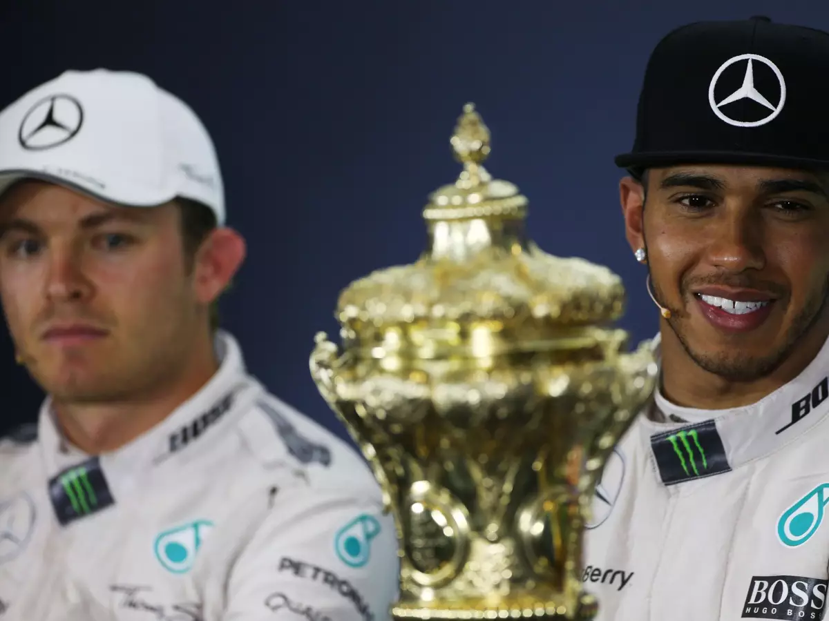 Lewis Hamilton, Nico Rosberg Foto zur News: Experten: Ist ein Teamwechsel Rosbergs letzte WM-Chance?
