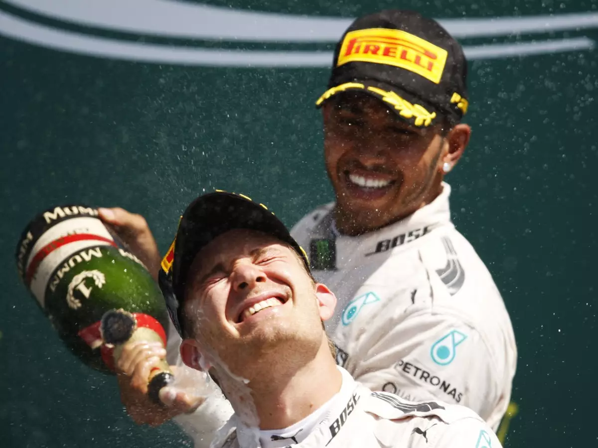 Lewis Hamilton, Nico Rosberg Foto zur News: Mercedes vor historischem Erfolg: Fällt 62 Jahre alter Rekord?