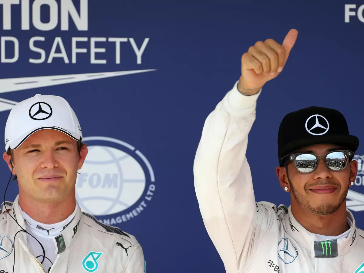 Foto zur News: Mercedes: Lewis Hamilton demütigt Nico Rosberg