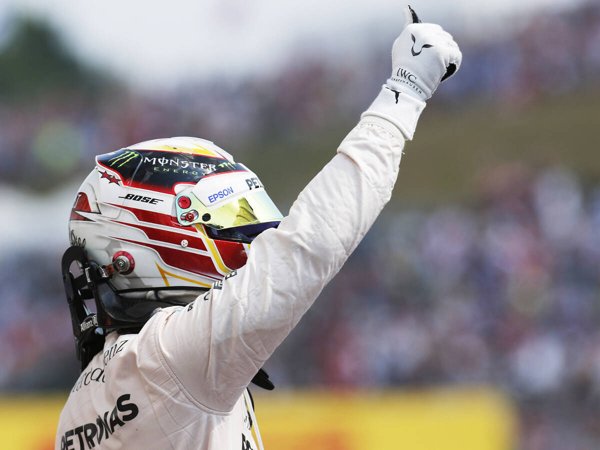 Foto zur News: Lewis Hamilton jubelt über bestes Qualifying der Saison