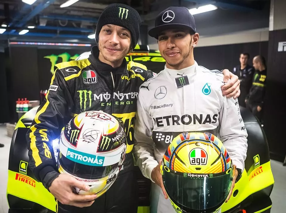 Foto zur News: Valentino Rossi rät Hamilton: Vor dem MotoGP-Test erst üben