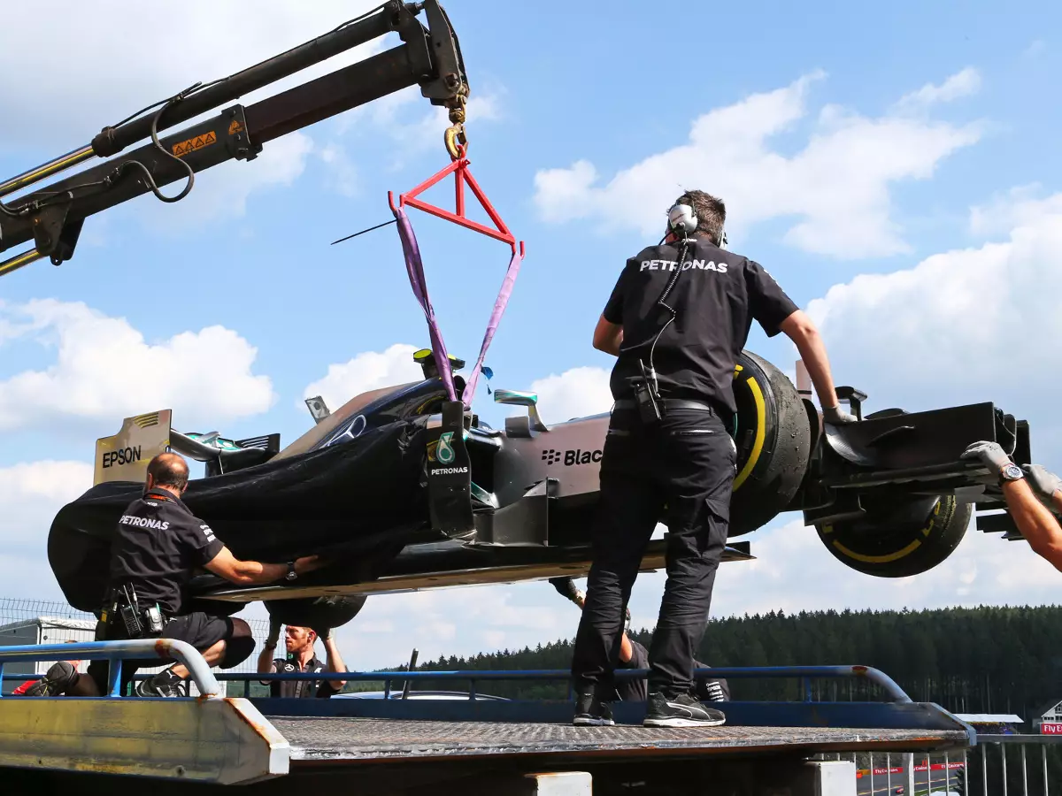 Foto zur News: Formel 1 Spa 2015: Rosberg trotz Abflug Tagesschnellster