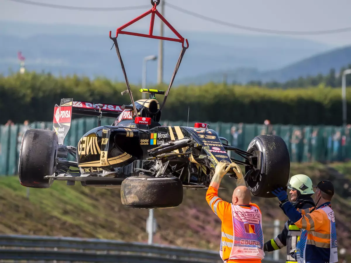 Foto zur News: Trainingstag zum Vergessen: Wer lässt bei Lotus wen hängen?