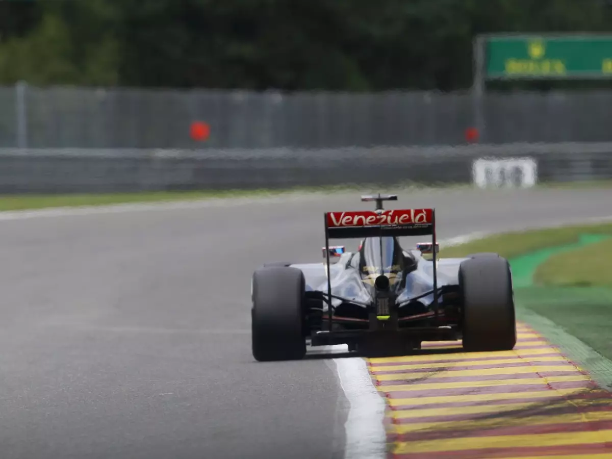 Romain Grosjean Foto zur News: Genii vs. Renault: Heikles Pokerspiel um Lotus-Übernahme
