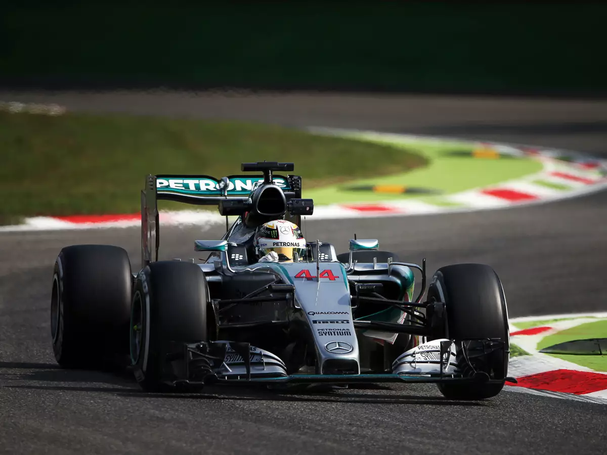 Foto zur News: Formel 1 Italien 2015: Mercedes-Duo behält die Oberhand