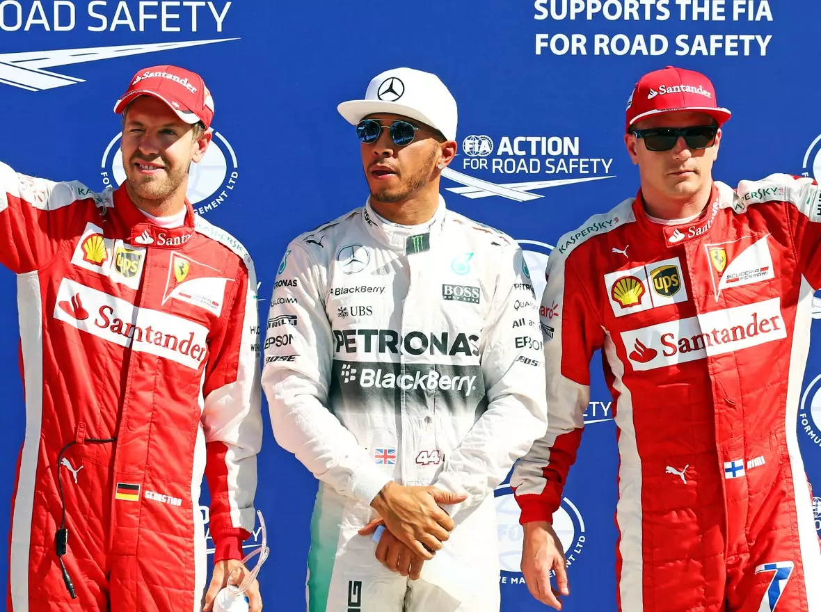 Sebastian Vettel, Lewis Hamilton, Kimi Räikkönen Foto zur News: Mercedes ist gewarnt: Gelingt Ferrari der ersehnte Heimsieg?